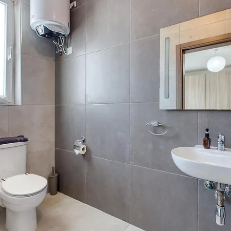 New 3br By Sf Homes Апартаменты