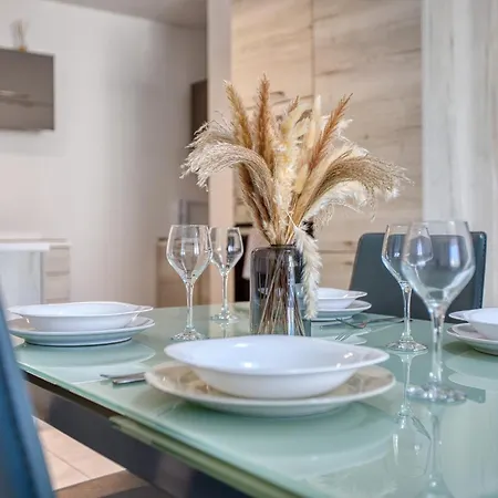 New 3br By Sf Homes Apartmán *